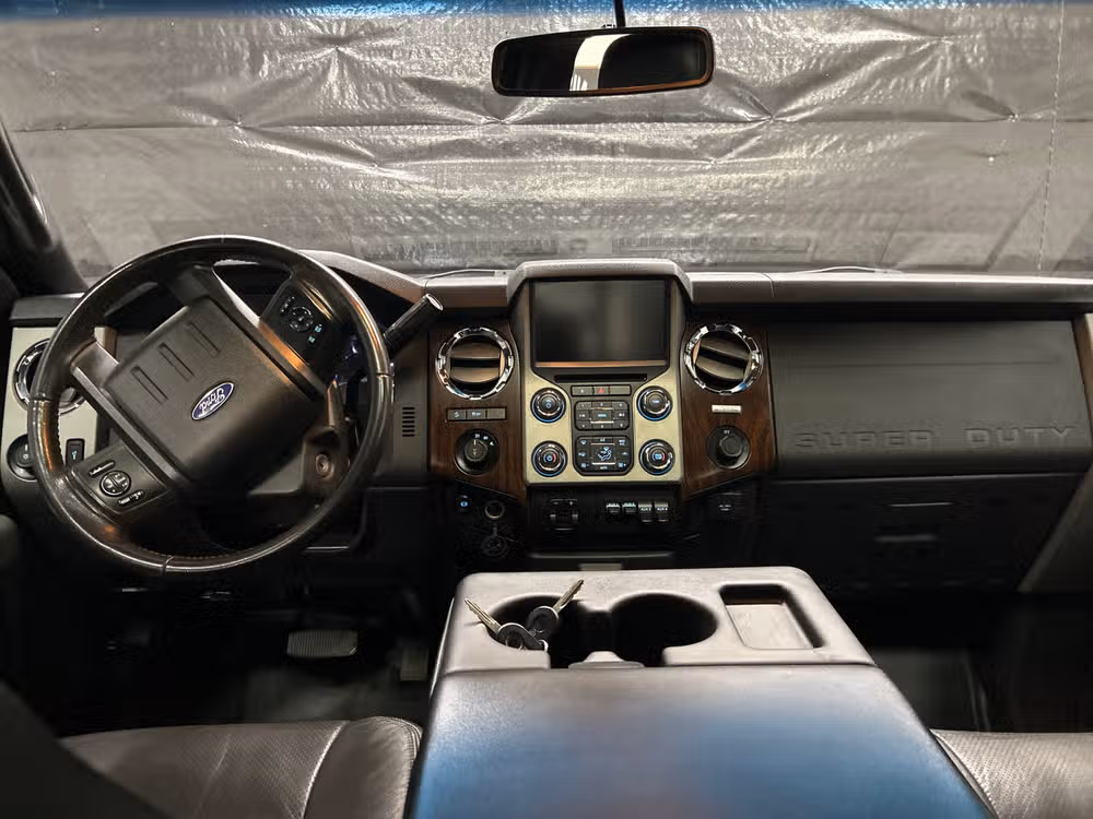 2015 Ford F-350 Super Duty Lariat Crew Cab Image 11