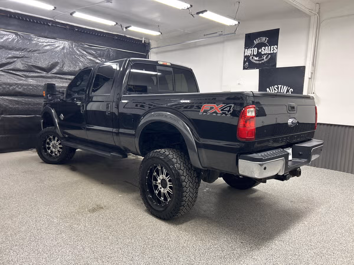 2015 Ford F-350 Super Duty Lariat Crew Cab Image 4