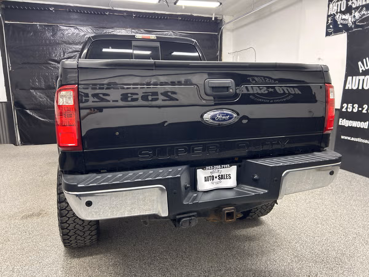 2015 Ford F-350 Super Duty Lariat Crew Cab Image 5