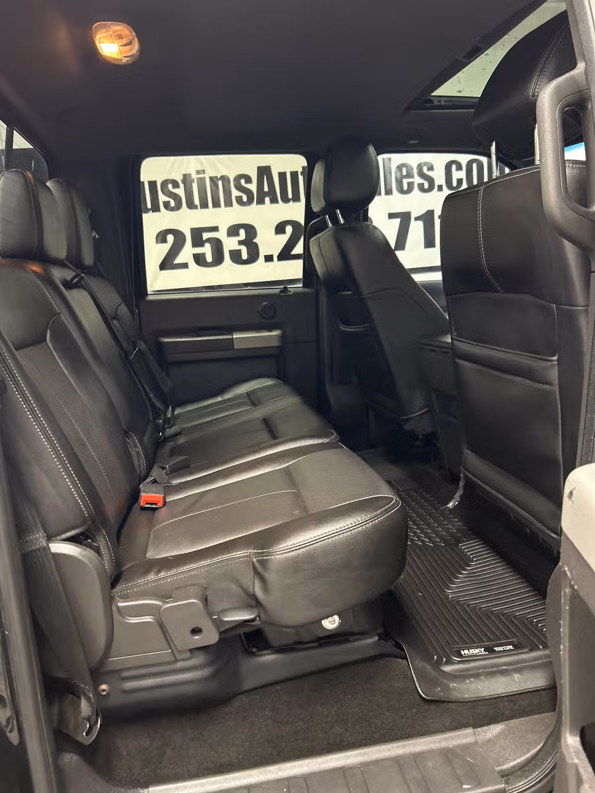 2015 Ford F-350 Super Duty Lariat Crew Cab Image 12