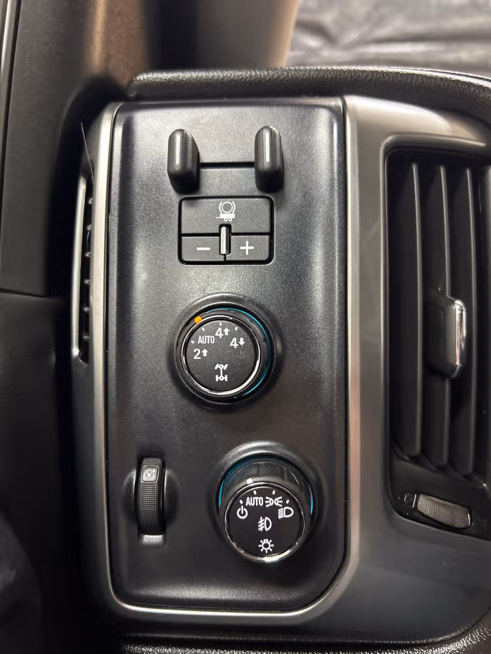 2014 Chevrolet Silverado 1500 LTZ Z71 Crew Cab Image 13