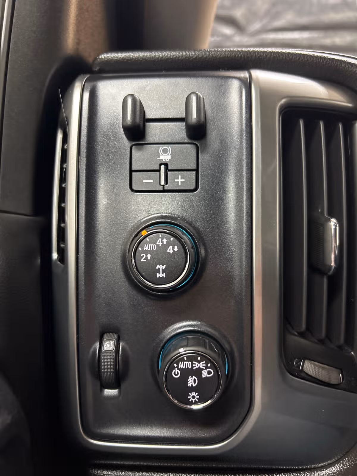 2014 Chevrolet Silverado 1500 LTZ Z71 Crew Cab Image 13