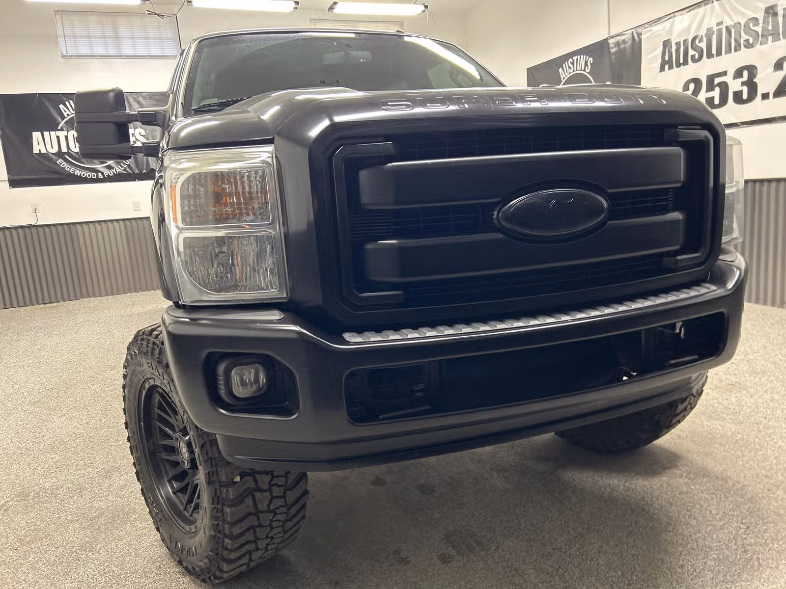 2016 Ford F-350 Super Duty Lariat Crew Cab Upper Image 2