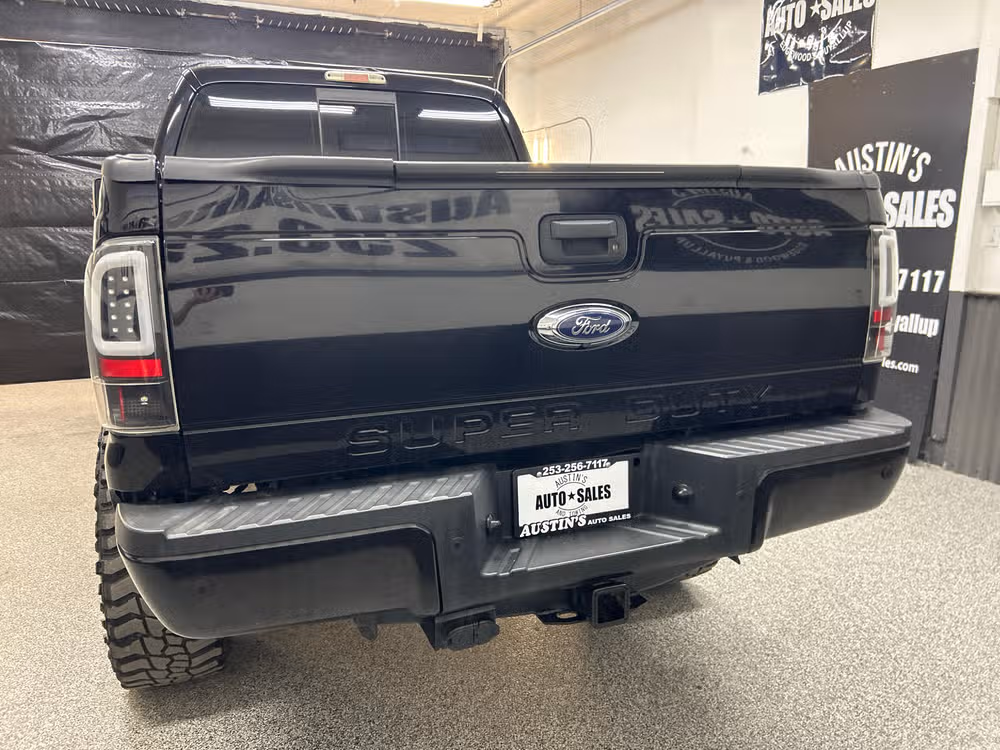 2016 Ford F-350 Super Duty Lariat Crew Cab Image 5