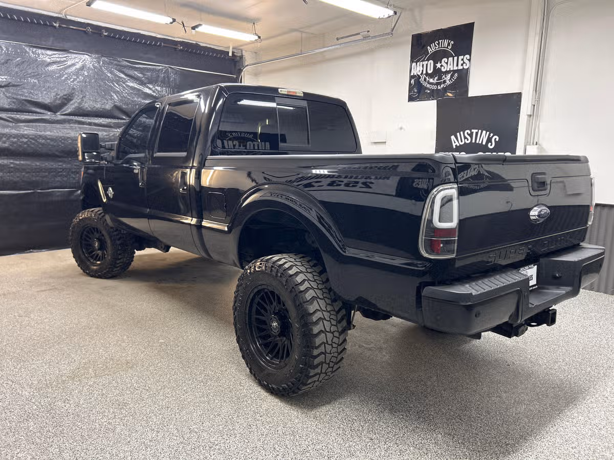 2016 Ford F-350 Super Duty Lariat Crew Cab Image 4