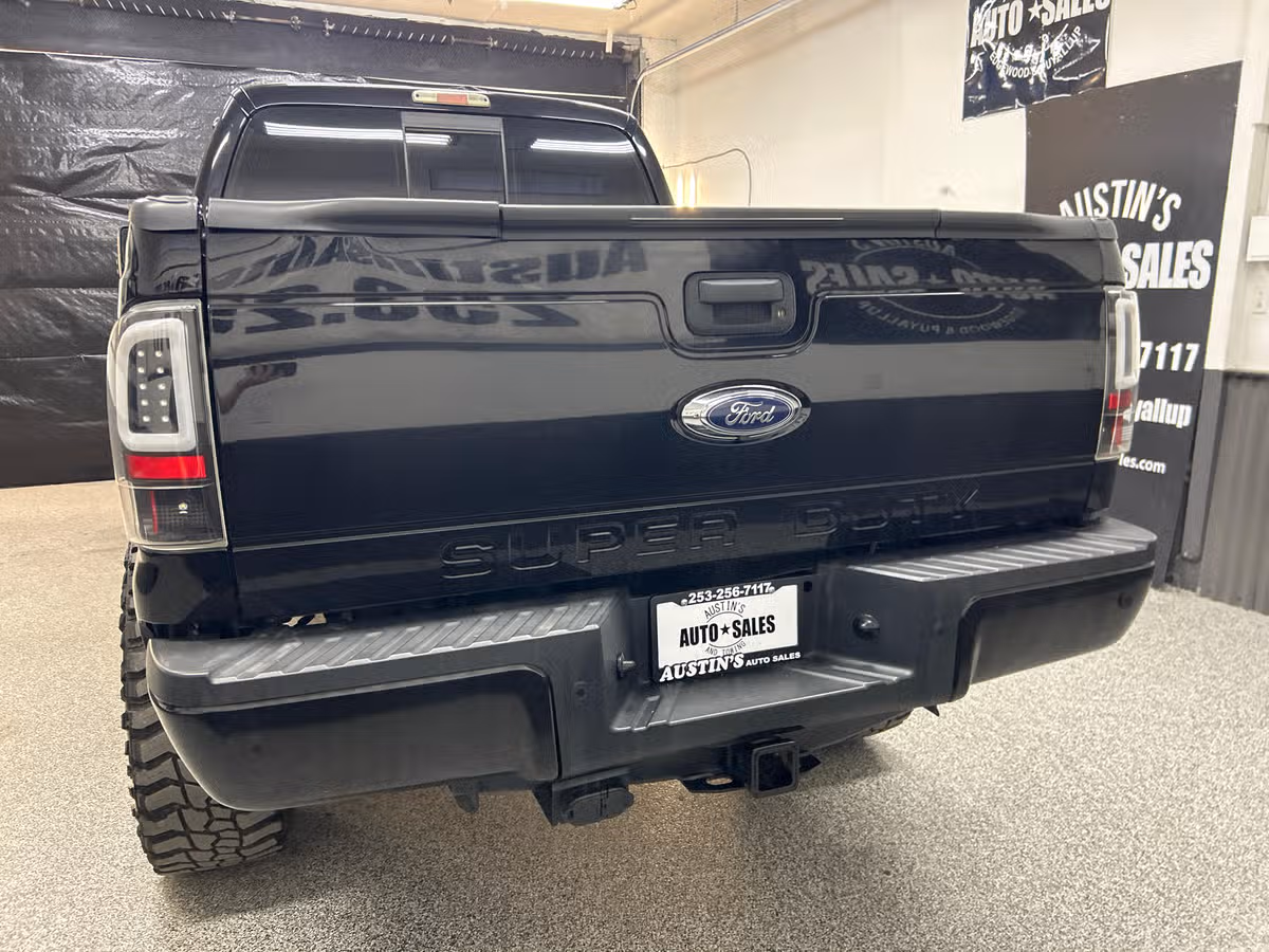2016 Ford F-350 Super Duty Lariat Crew Cab Image 5