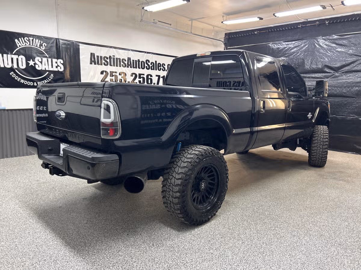 2016 Ford F-350 Super Duty Lariat Crew Cab Image 6