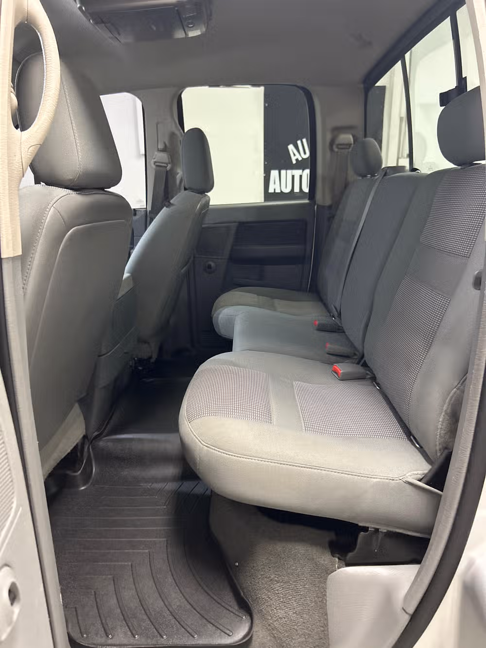 2007 Dodge Ram 3500 ST Quad Cab Image 10