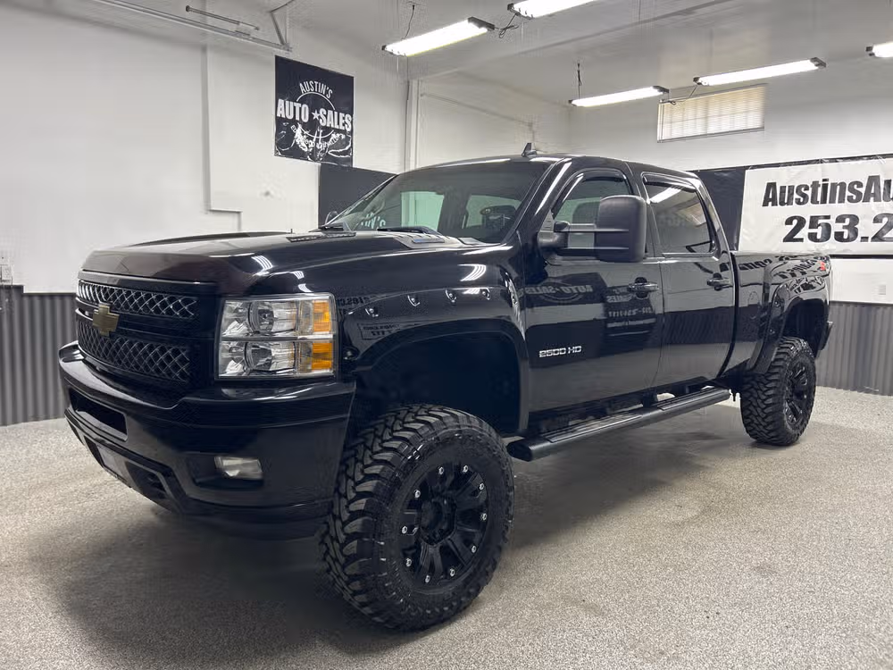 2012 Chevrolet Silverado 2500HD LTZ Crew Cab Lower Image 3