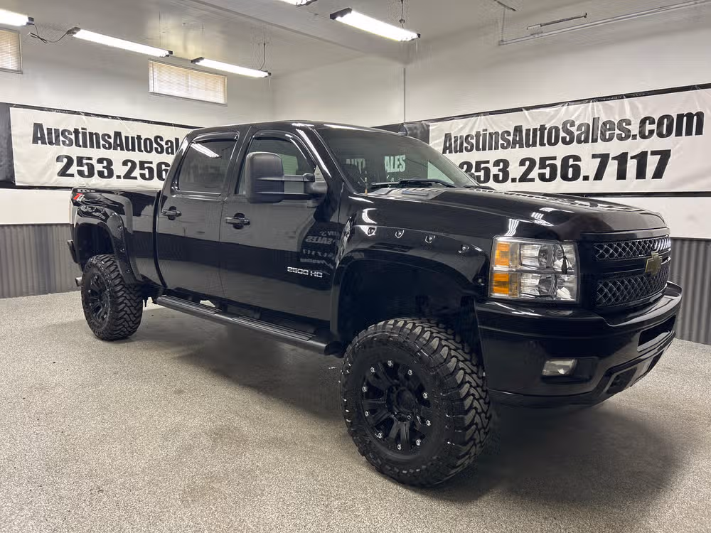12181 - 2012 Chevrolet Silverado 2500HD LTZ Crew Cab