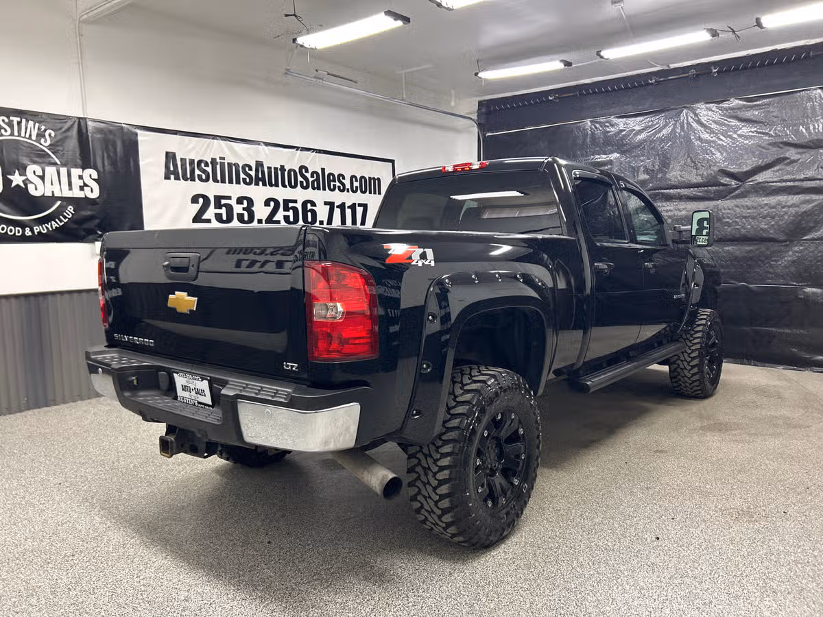 2012 Chevrolet Silverado 2500HD LTZ Crew Cab Image 7