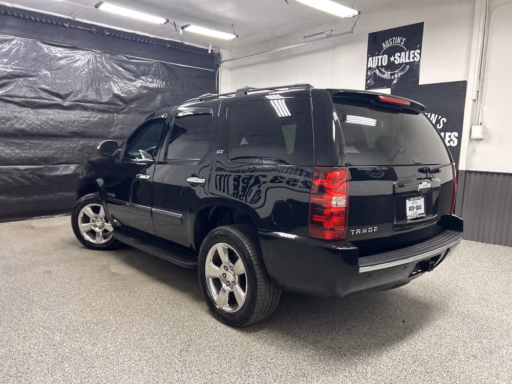 2014 Chevrolet Tahoe LTZ Lower Image 2