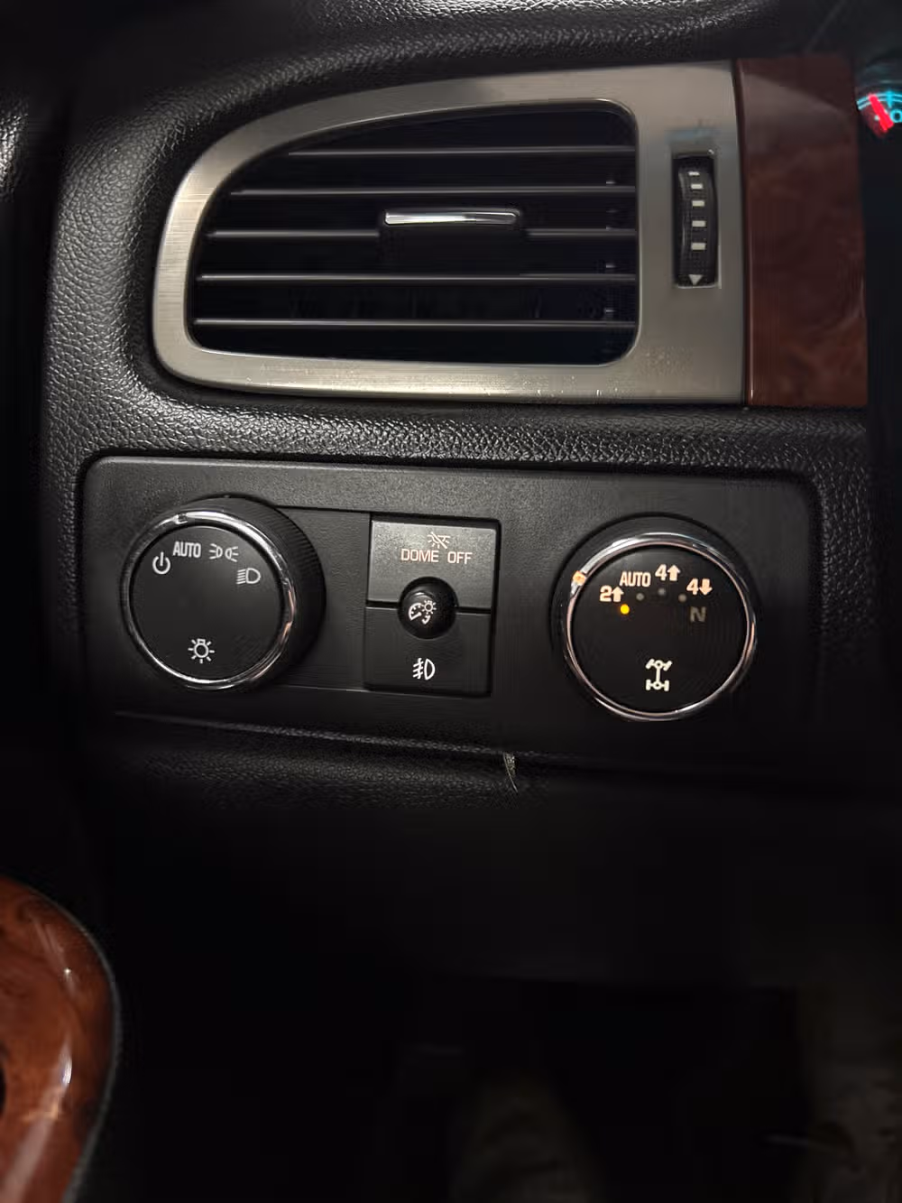 2014 Chevrolet Tahoe LTZ Image 16