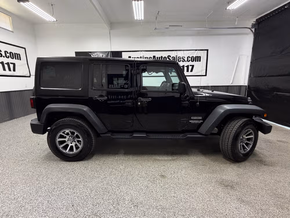 2011 Jeep Wrangler Unlimited Sport Image 2