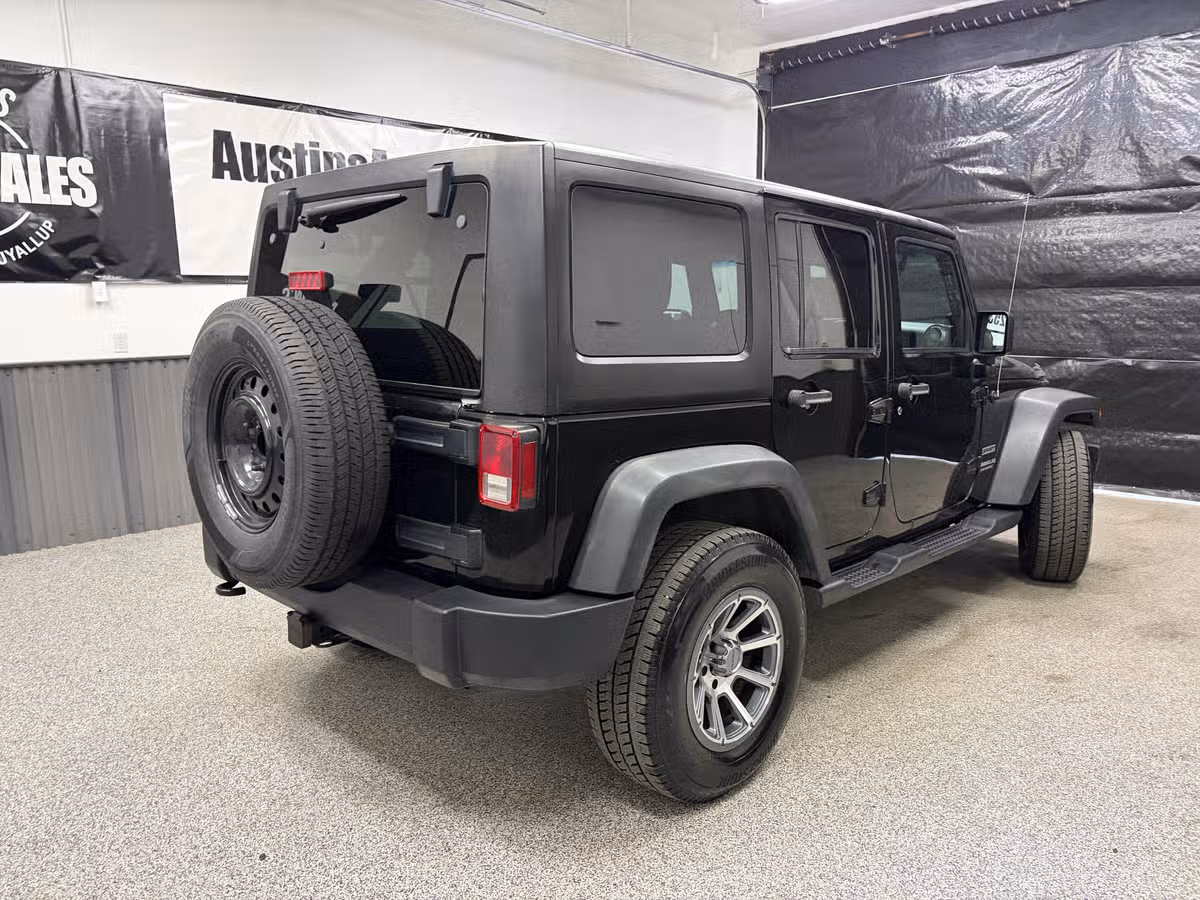 2011 Jeep Wrangler Unlimited Sport Image 3