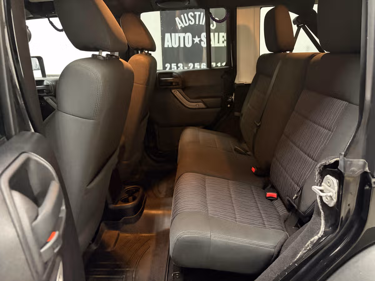 2011 Jeep Wrangler Unlimited Sport Image 16