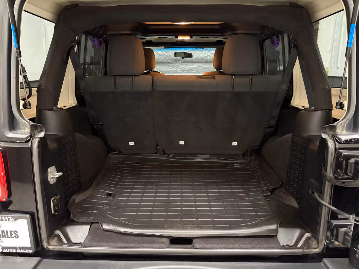 2011 Jeep Wrangler Unlimited Sport Image 17