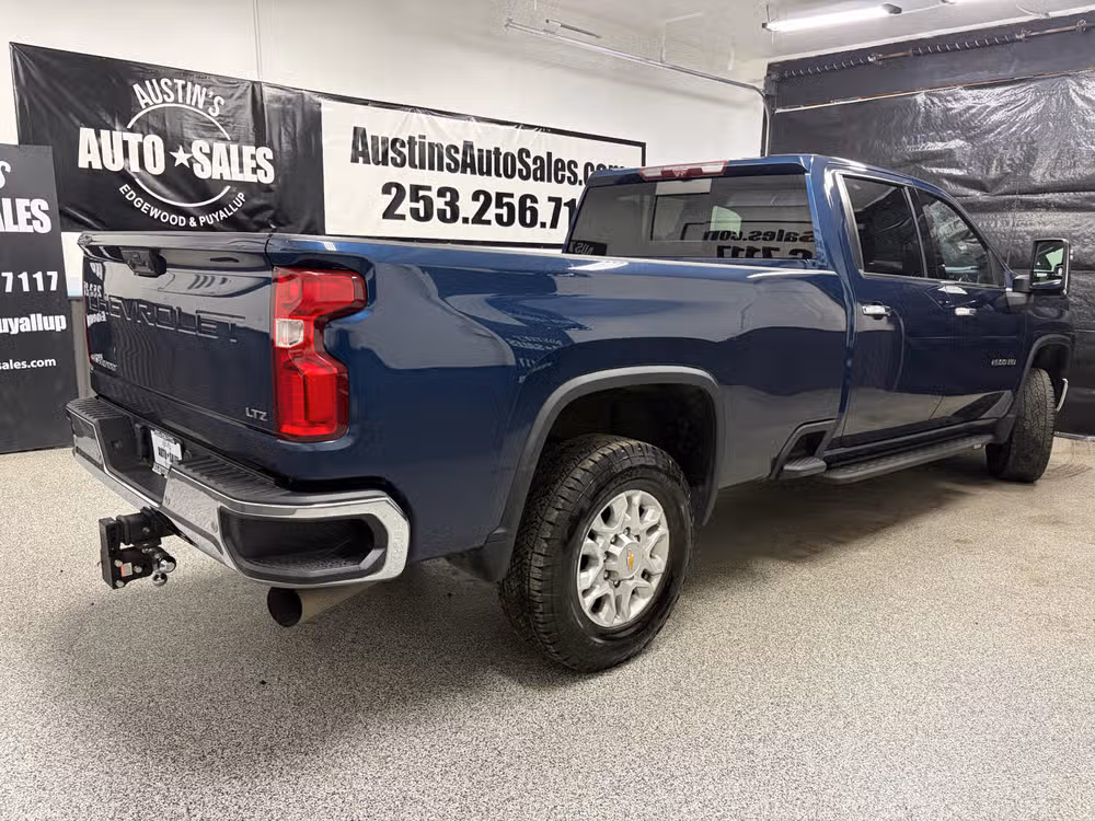 2021 Chevrolet Silverado 2500HD LTZ Crew Cab Image 3