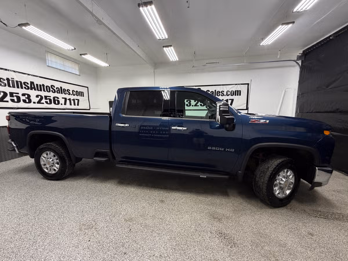 2021 Chevrolet Silverado 2500HD LTZ Crew Cab Image 2