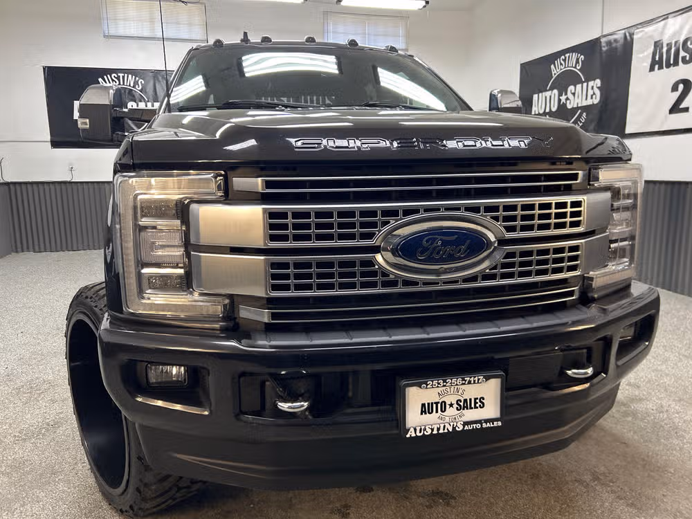 2019 Ford F-350 Super Duty Platinum Crew Cab Image 2