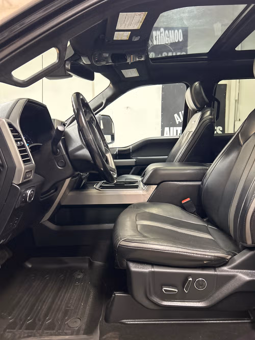 2019 Ford F-350 Super Duty Platinum Crew Cab Image 8