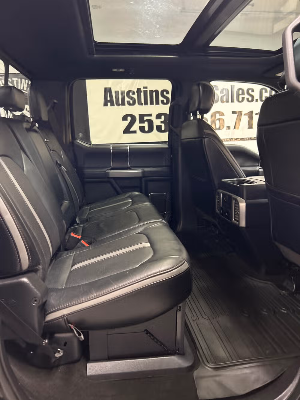 2019 Ford F-350 Super Duty Platinum Crew Cab Image 12