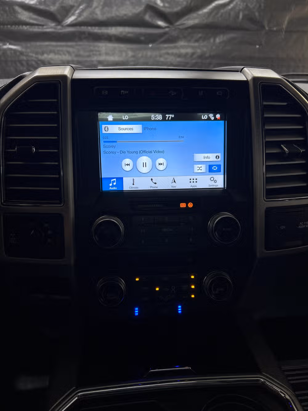 2019 Ford F-350 Super Duty Platinum Crew Cab Image 14