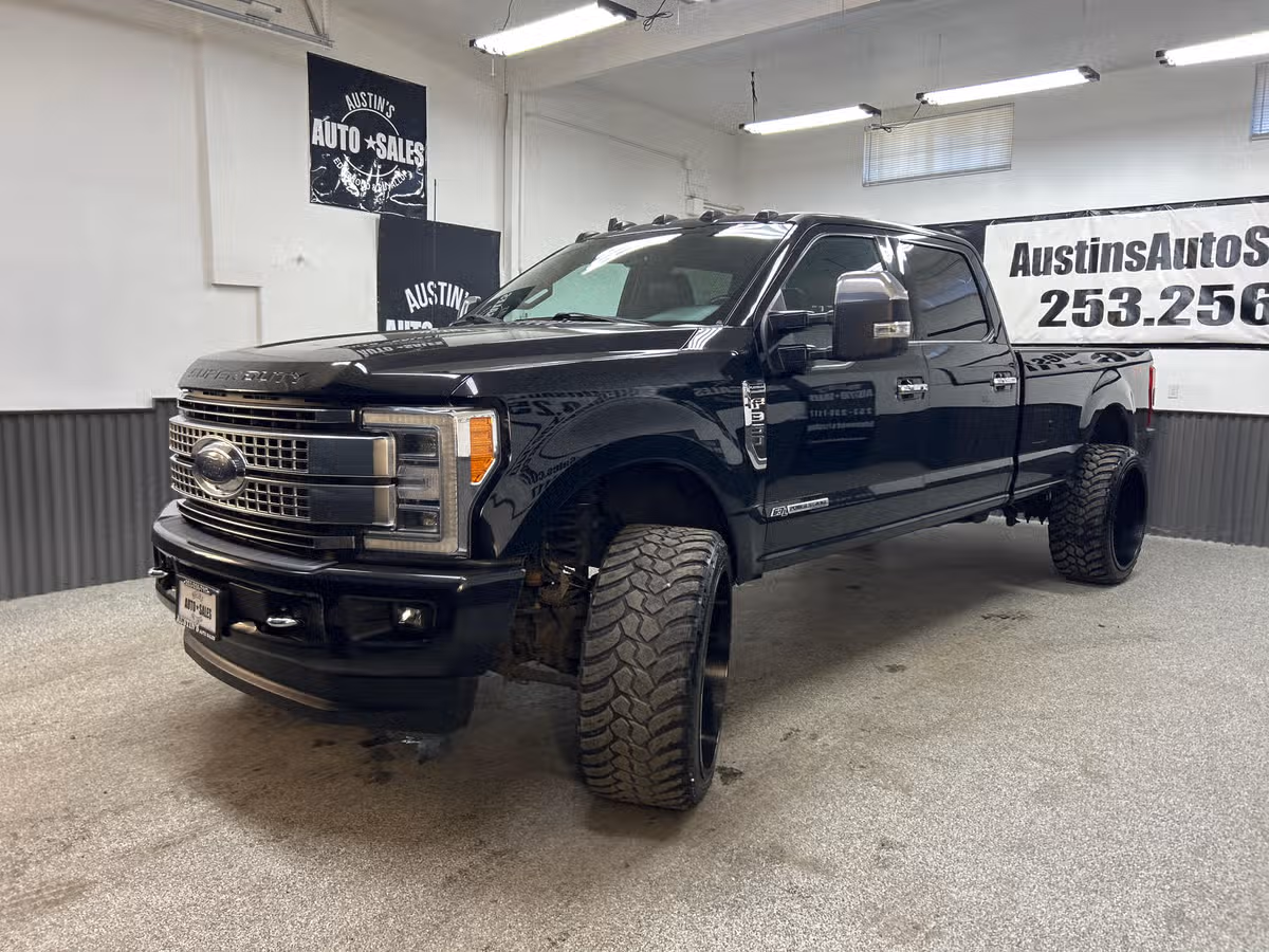 2019 Ford F-350 Super Duty Platinum Crew Cab Image 3