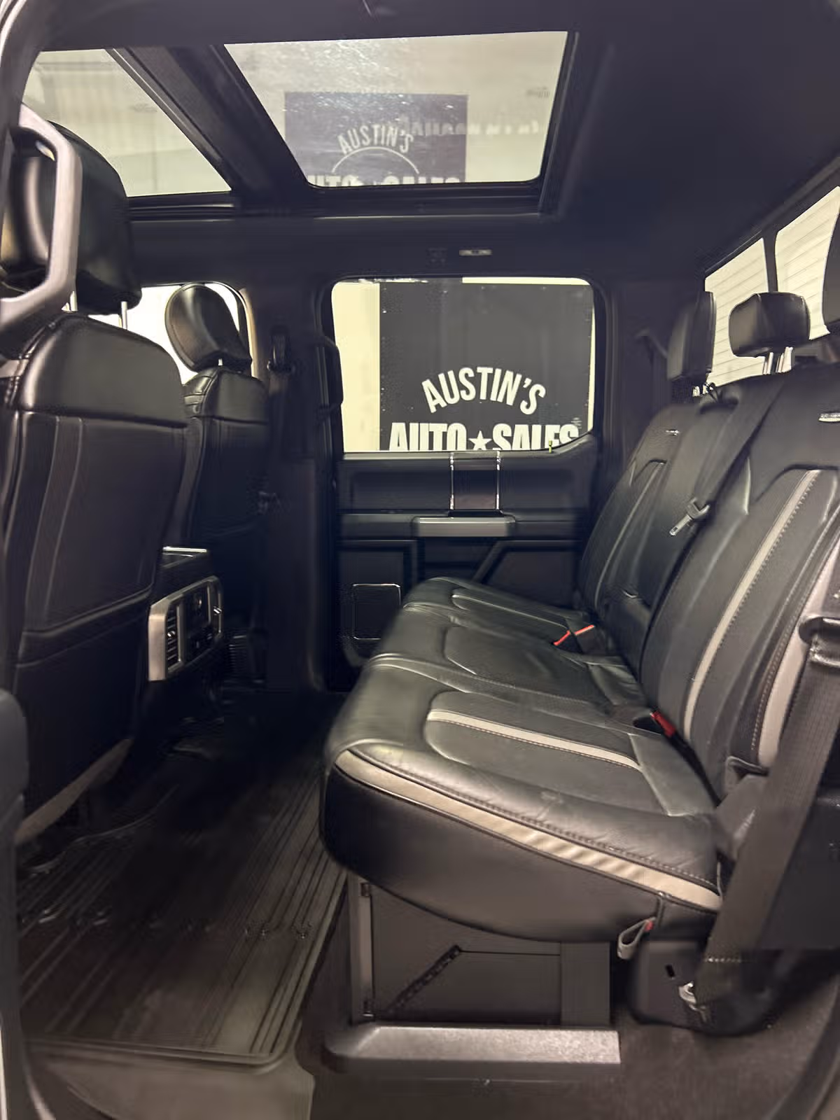 2019 Ford F-350 Super Duty Platinum Crew Cab Image 10