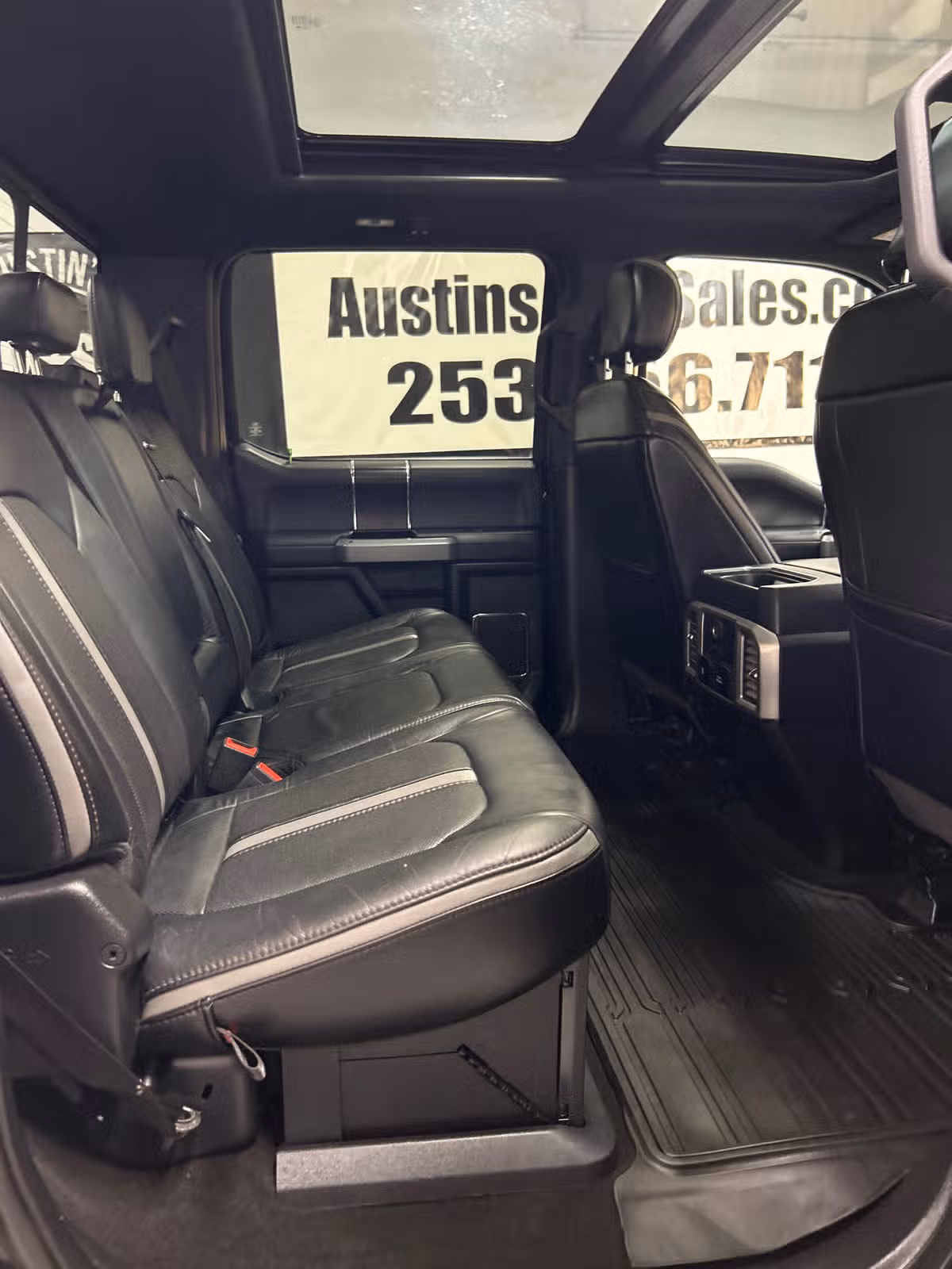 2019 Ford F-350 Super Duty Platinum Crew Cab Image 12