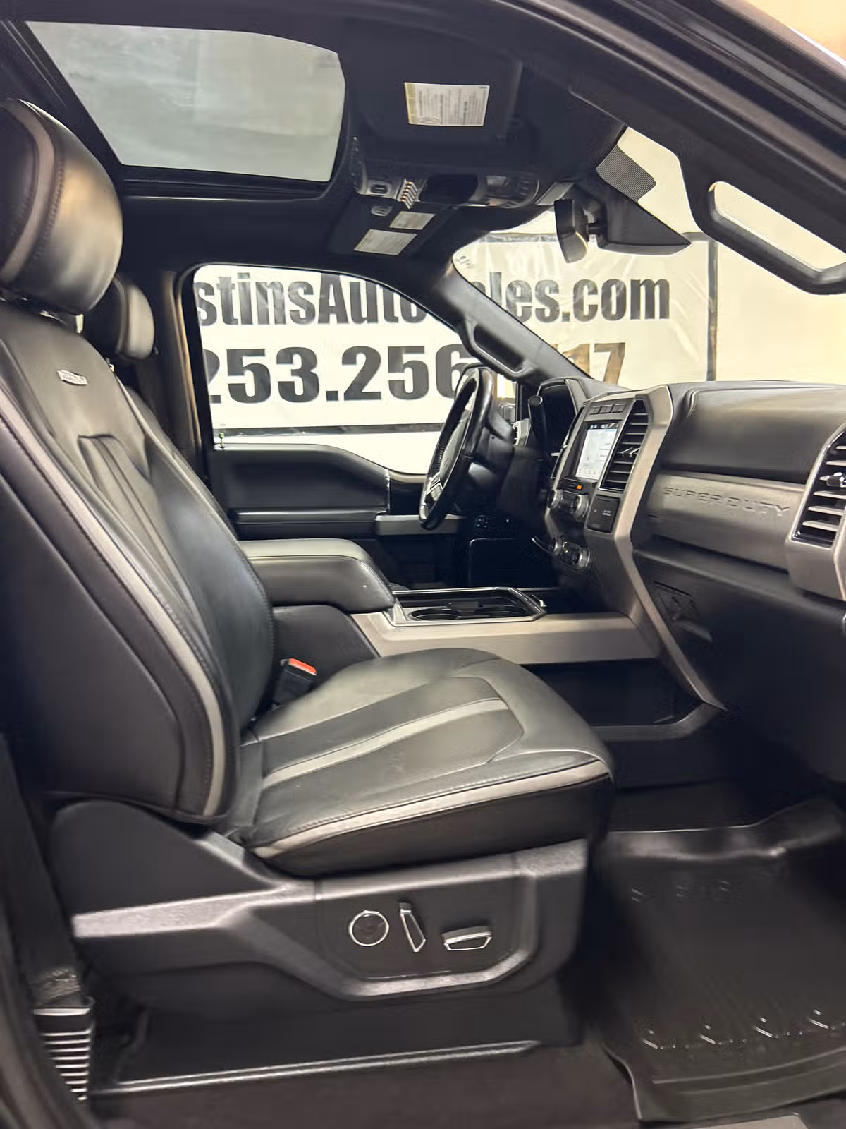 2019 Ford F-350 Super Duty Platinum Crew Cab Image 13