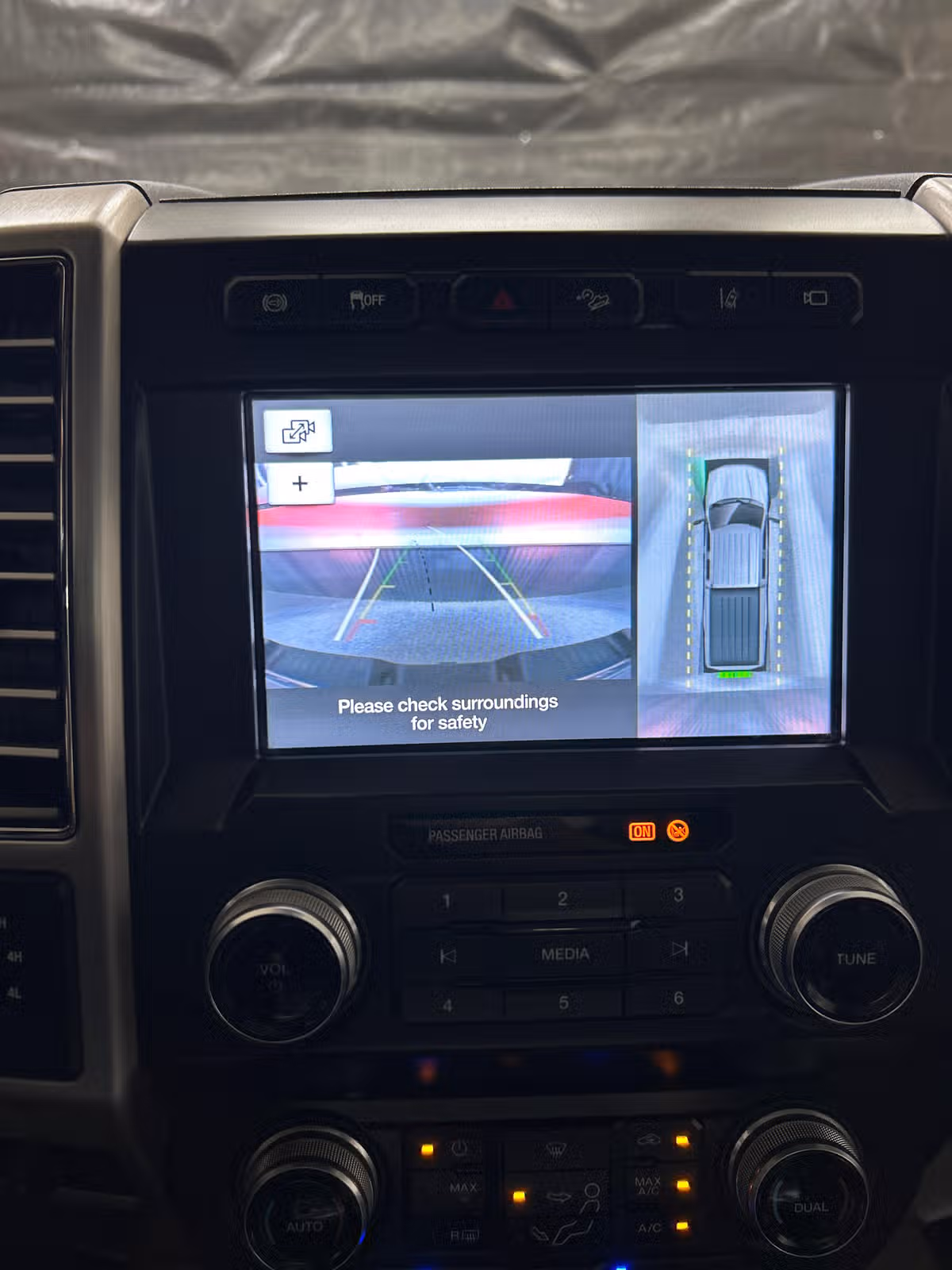 2019 Ford F-350 Super Duty Platinum Crew Cab Image 15