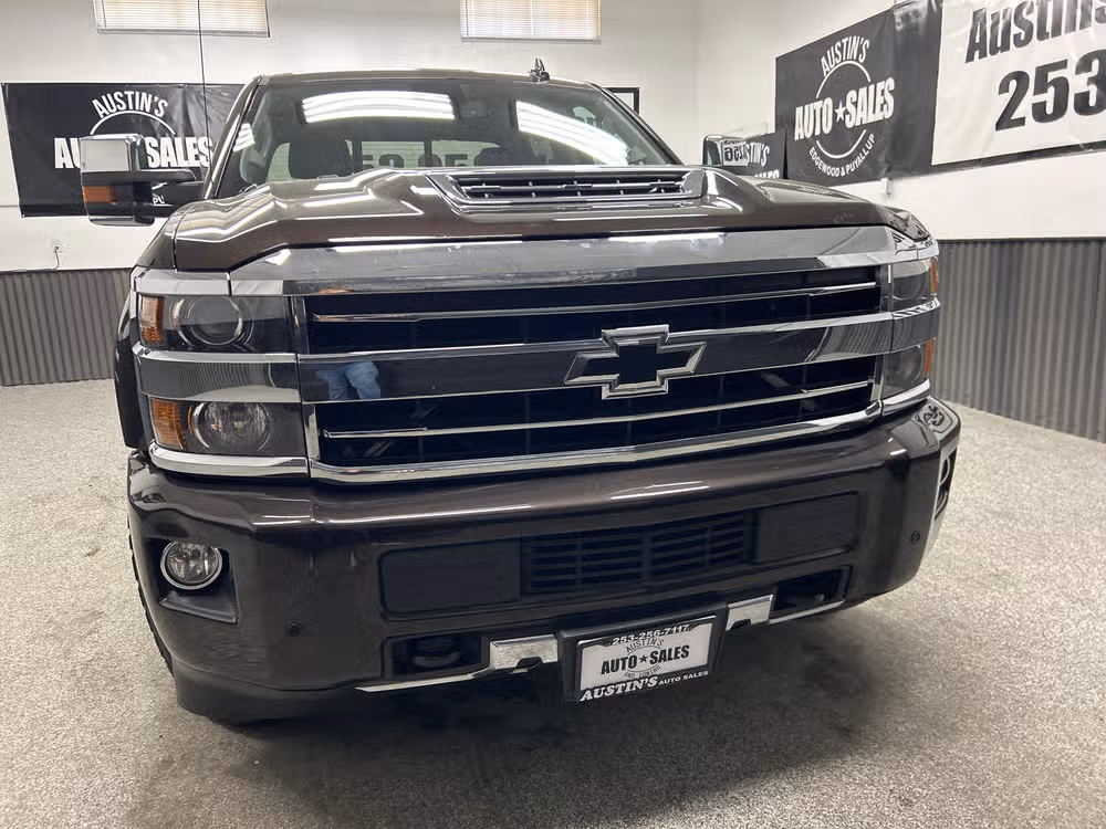 2018 Chevrolet Silverado 2500HD High Country Crew Cab Image 2