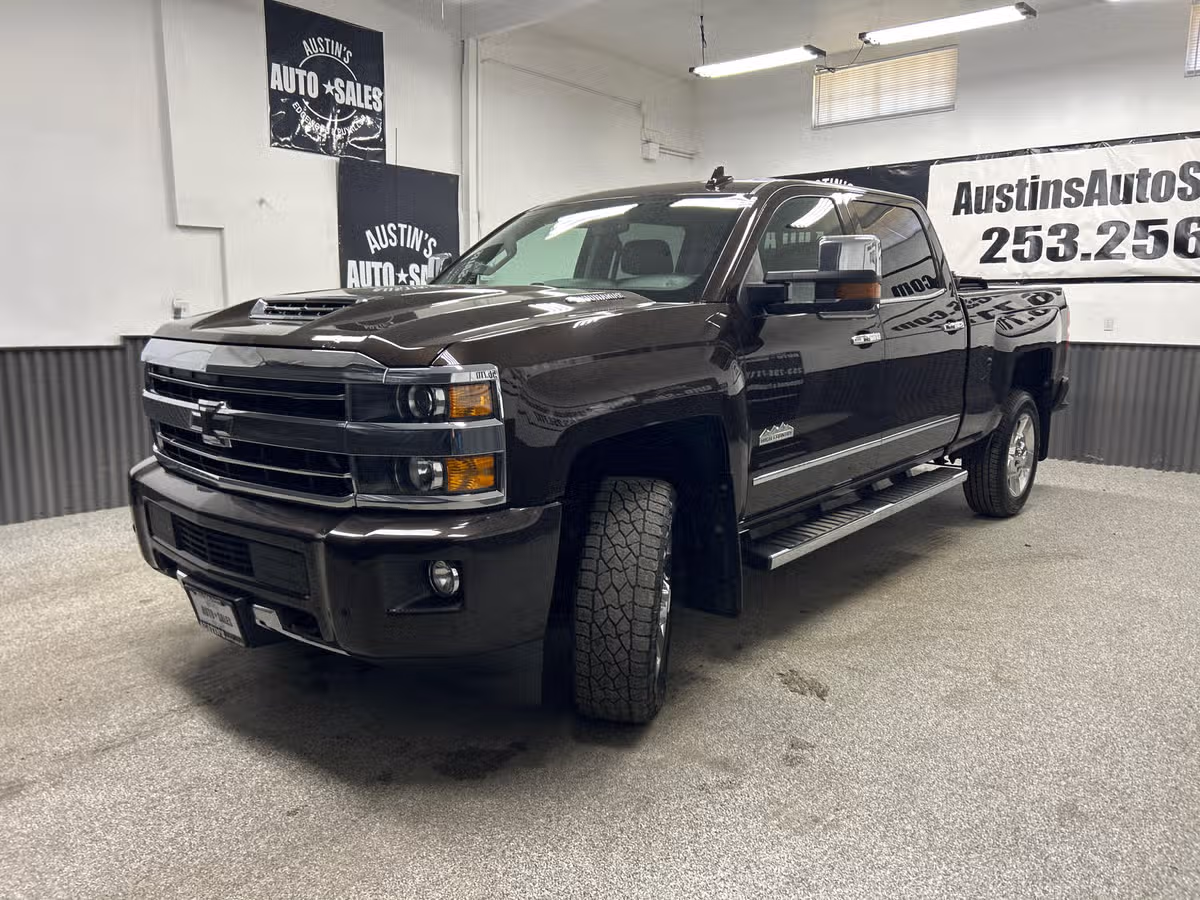 2018 Chevrolet Silverado 2500HD High Country Crew Cab Image 3