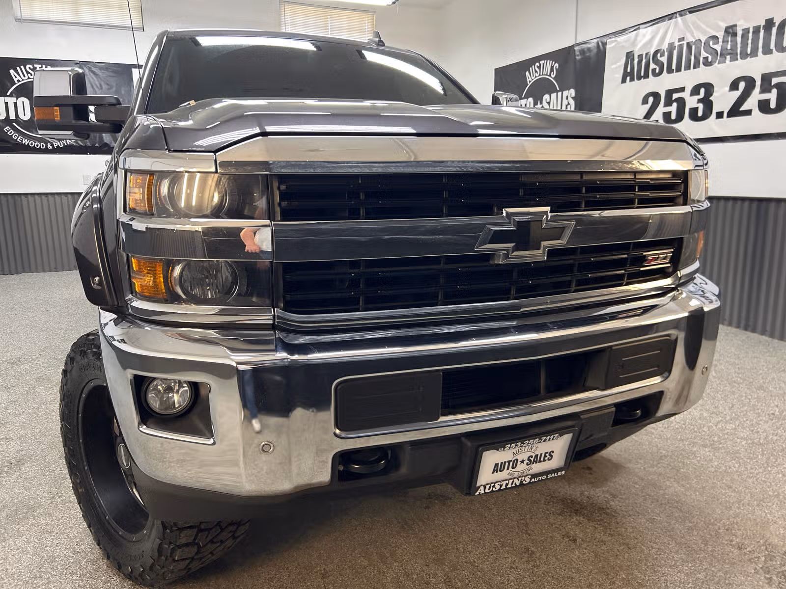 2016 Chevrolet Silverado 2500HD LTZ Crew Cab Upper Image 2