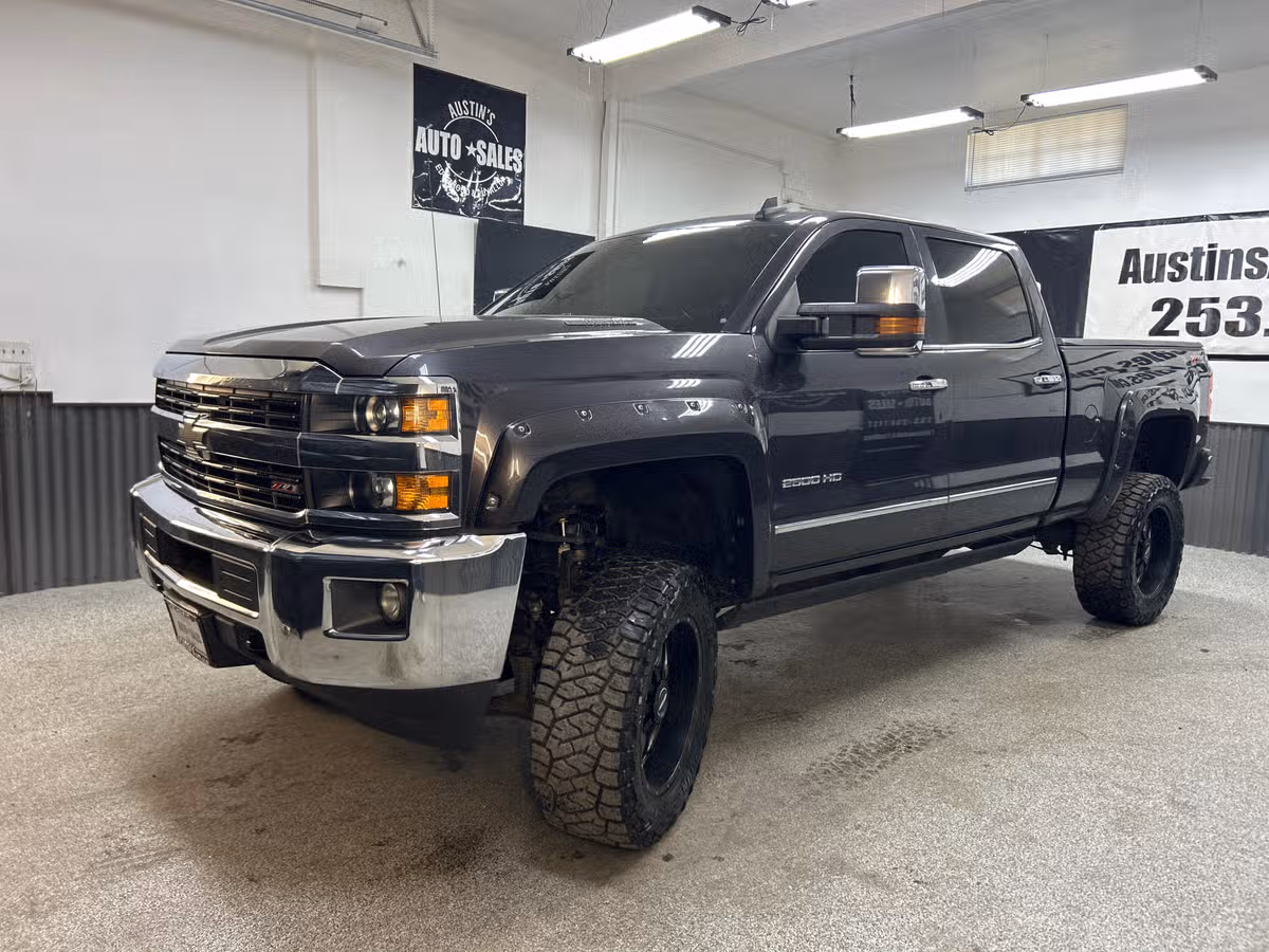 2016 Chevrolet Silverado 2500HD LTZ Crew Cab Image 3