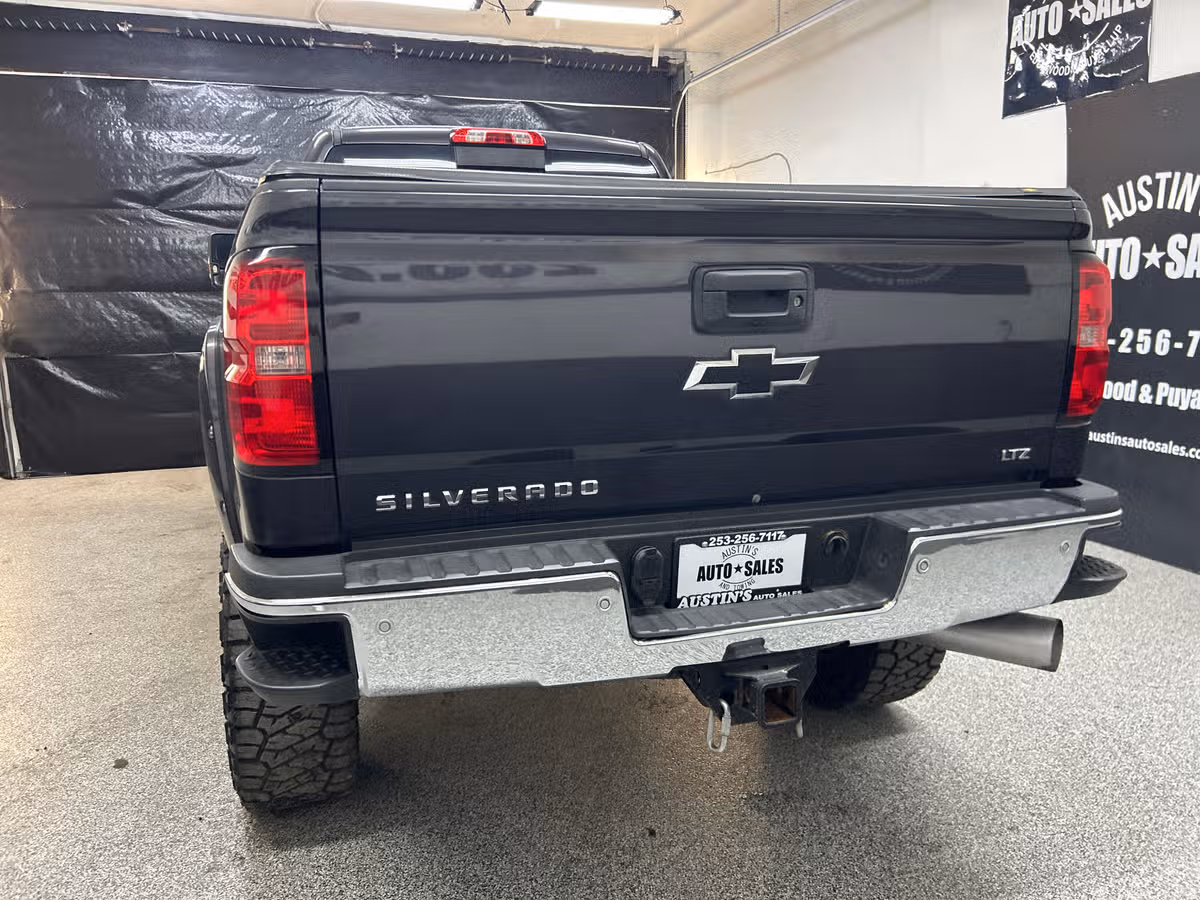 2016 Chevrolet Silverado 2500HD LTZ Crew Cab Image 5