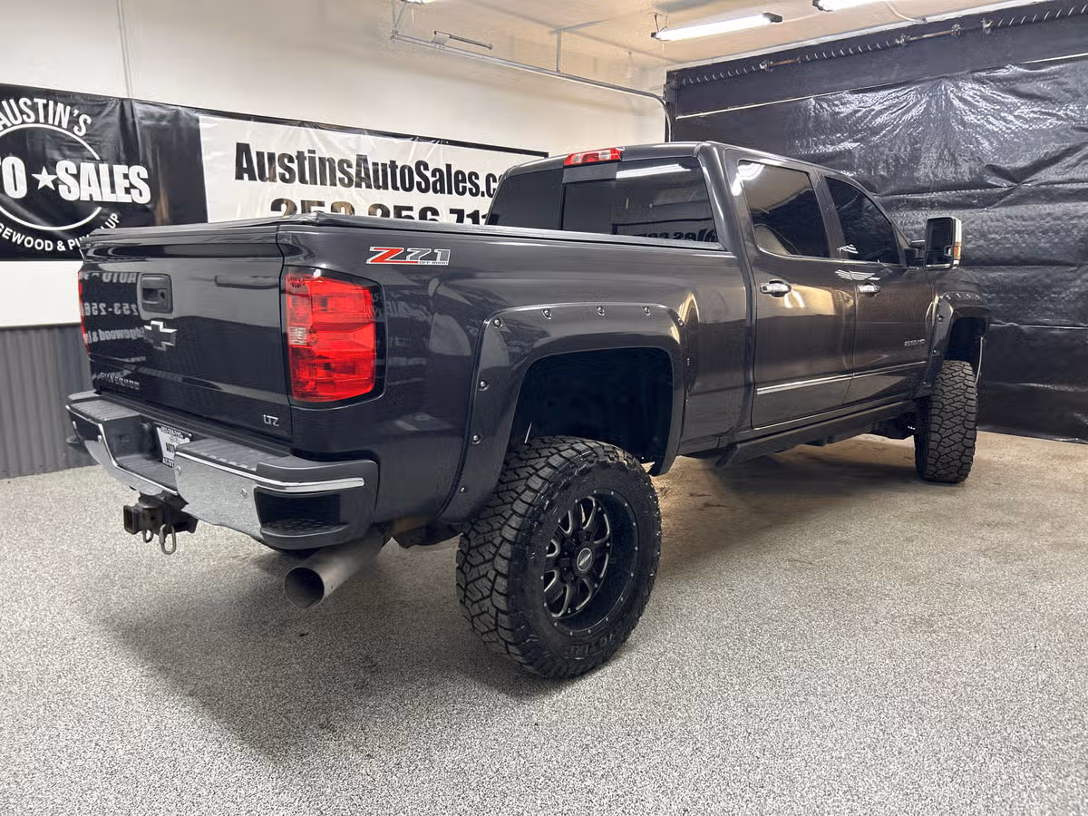 2016 Chevrolet Silverado 2500HD LTZ Crew Cab Image 6