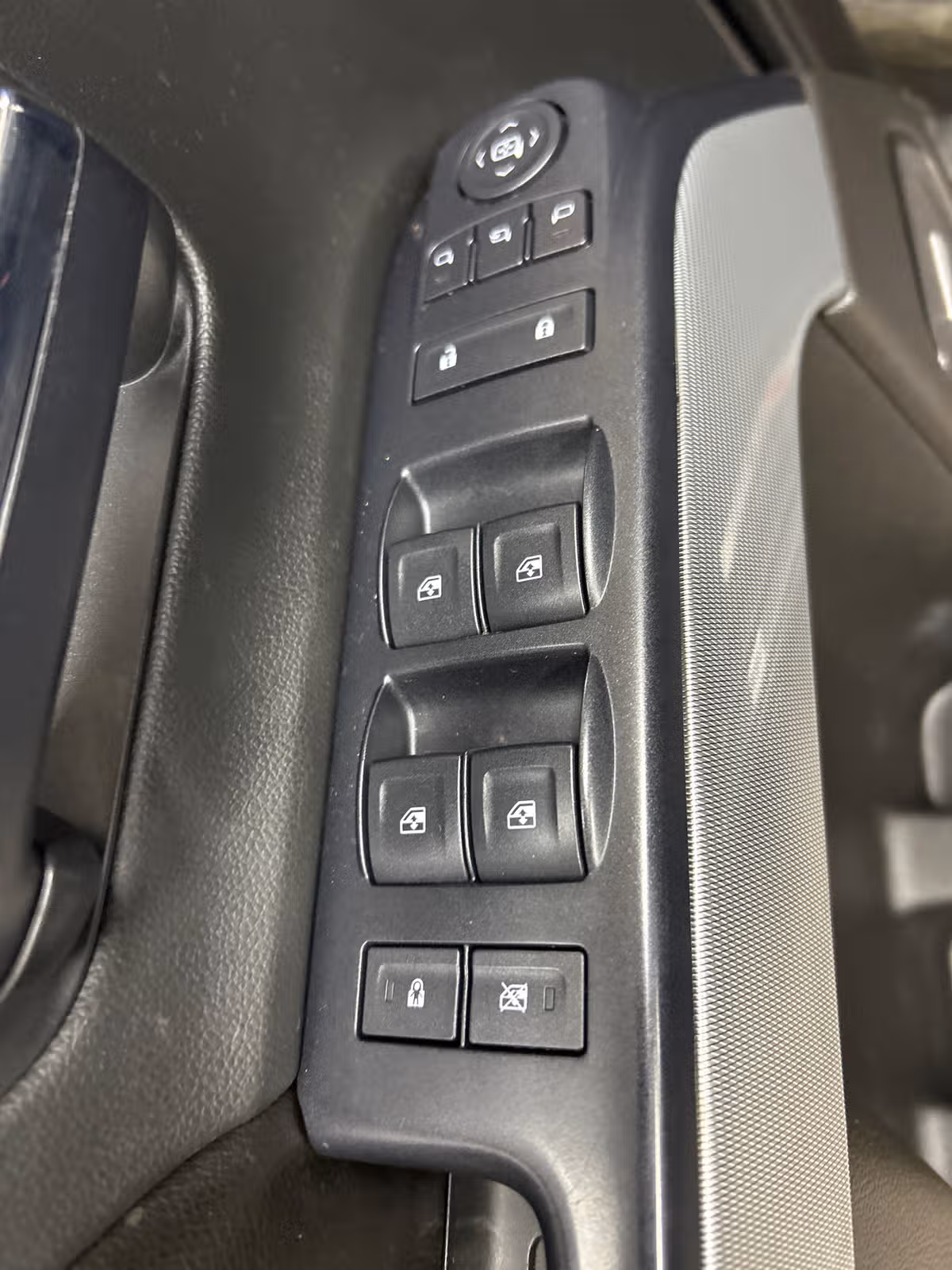 2016 Chevrolet Silverado 2500HD LTZ Crew Cab Image 9