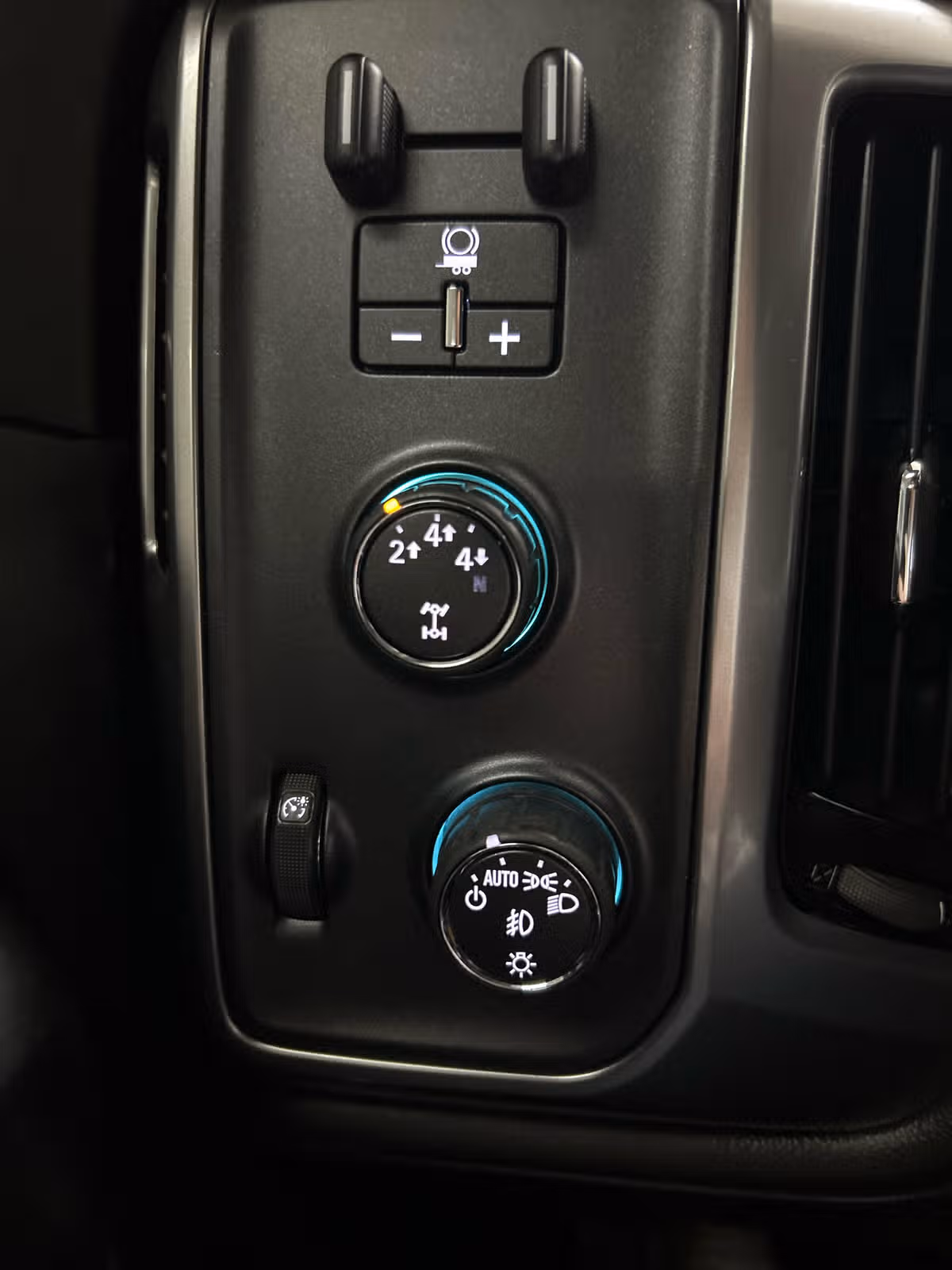 2016 Chevrolet Silverado 2500HD LTZ Crew Cab Image 14