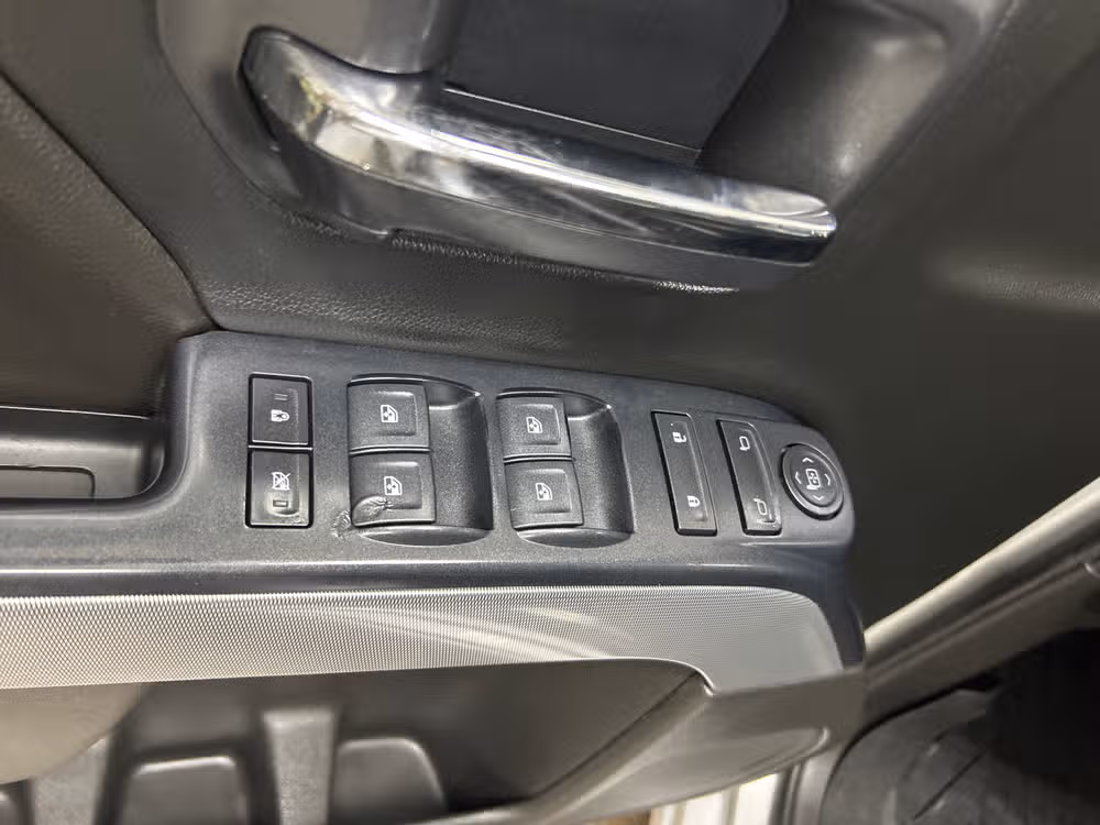 2018 Chevrolet Silverado 1500 LT Z71 Crew Cab Image 9