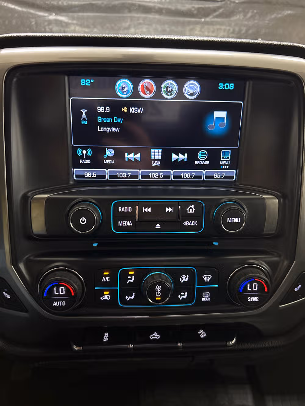 2018 Chevrolet Silverado 1500 LT Z71 Crew Cab Image 15