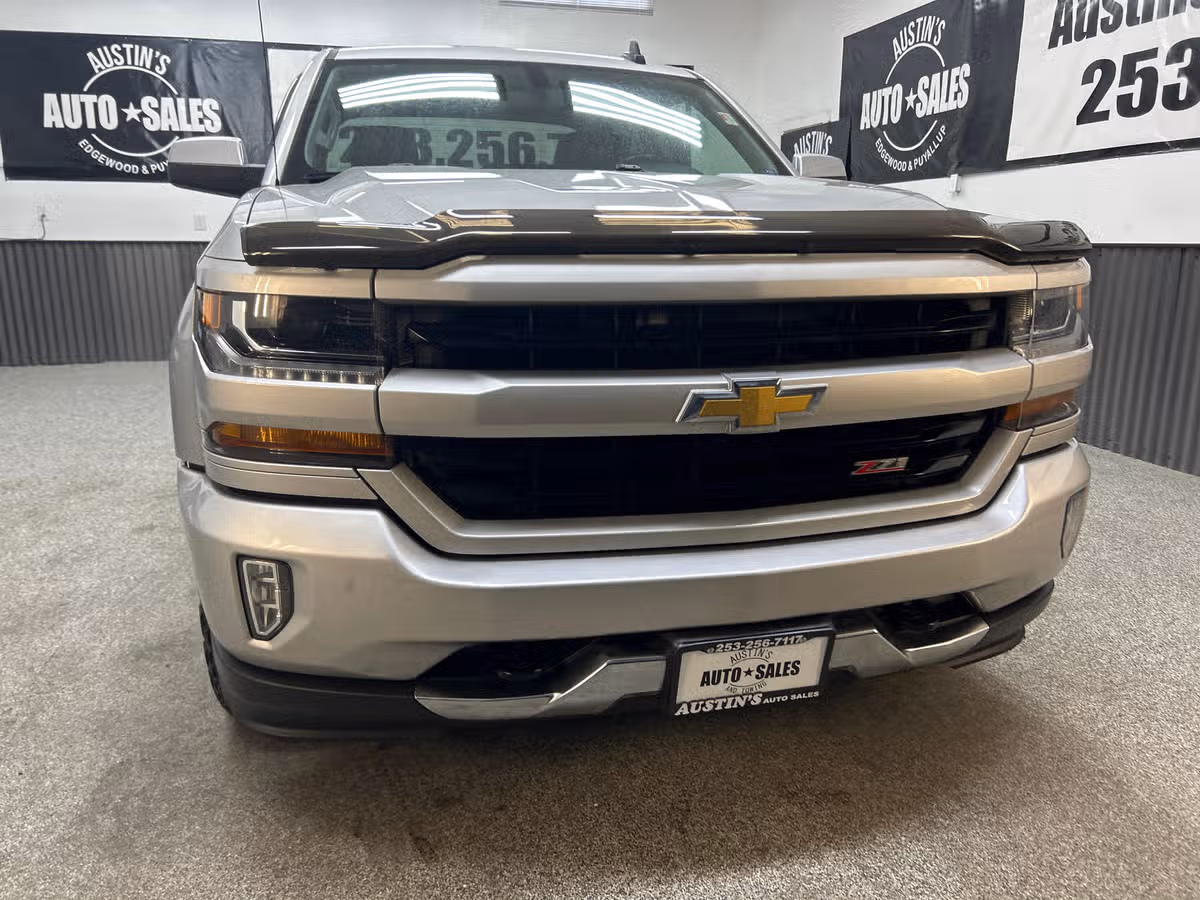 2018 Chevrolet Silverado 1500 LT Z71 Crew Cab Image 2