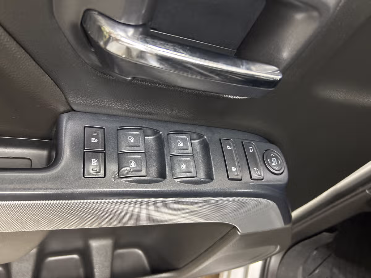 2018 Chevrolet Silverado 1500 LT Z71 Crew Cab Image 9