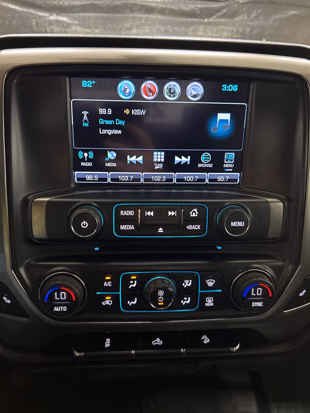 2018 Chevrolet Silverado 1500 LT Z71 Crew Cab Image 15