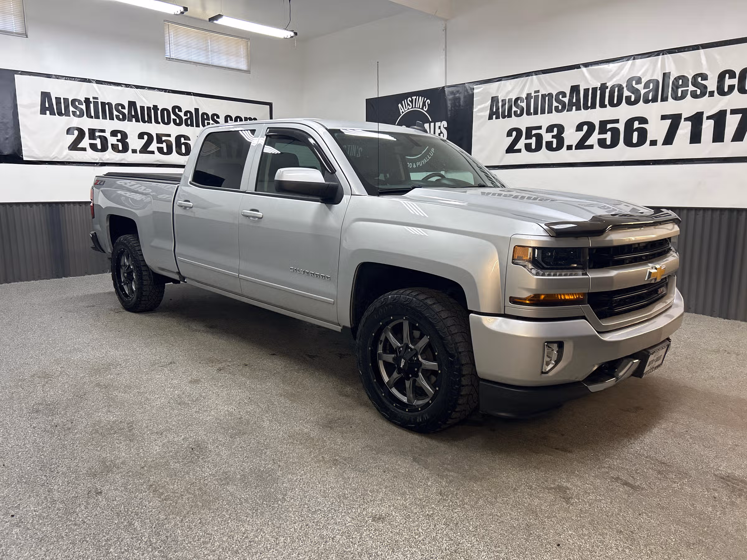 2018 Chevrolet Silverado 1500 LT Z71 Crew Cab Image 1