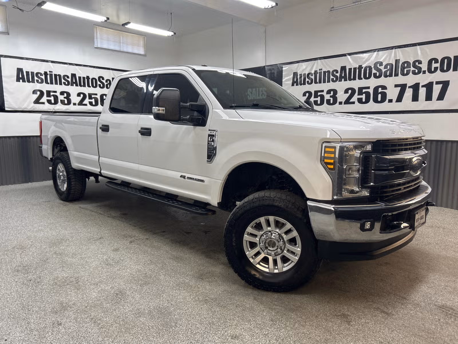2018 Ford F-350 Super Duty XLT Crew Cab Upper Image 1