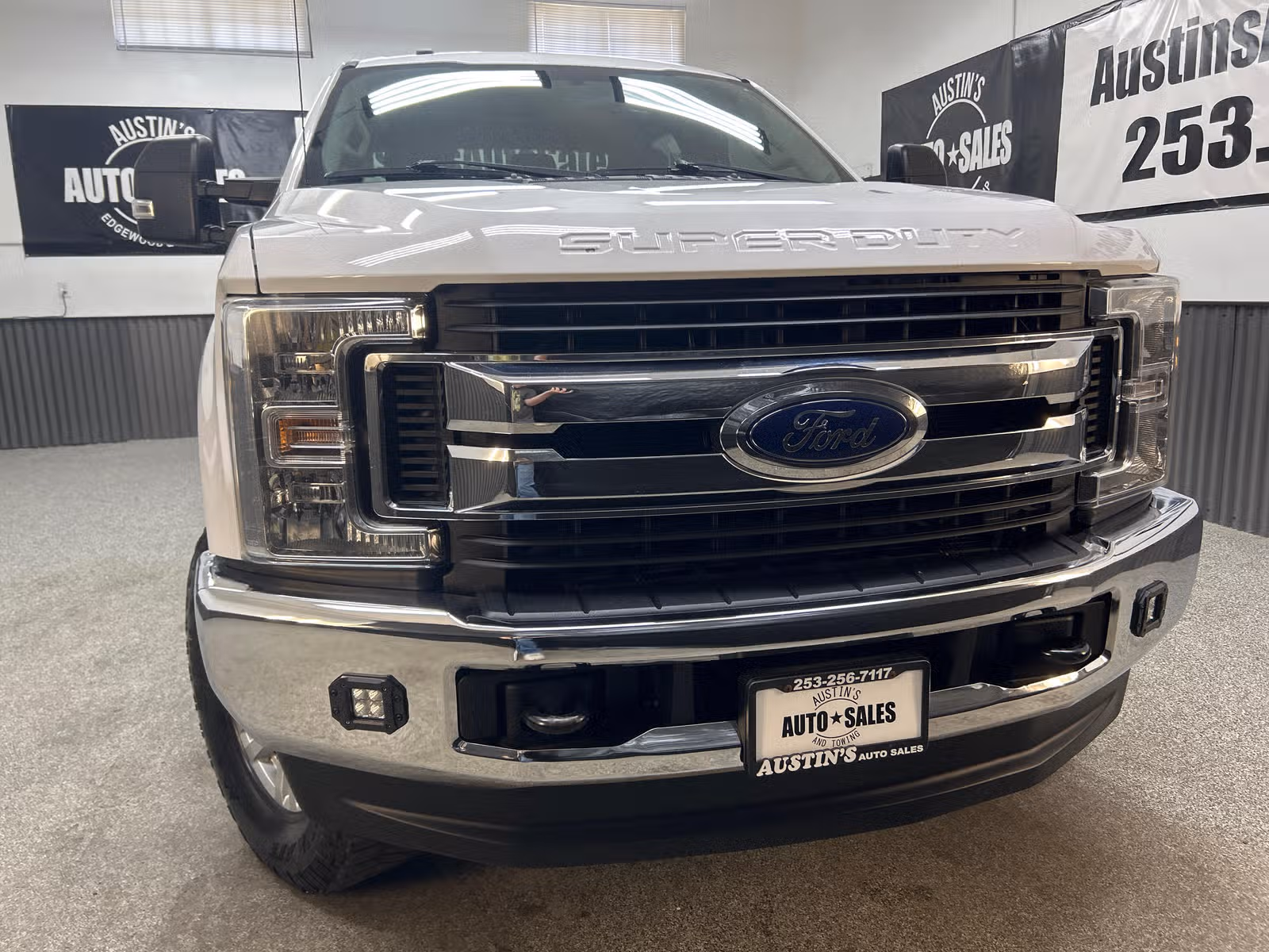2018 Ford F-350 Super Duty XLT Crew Cab Upper Image 2