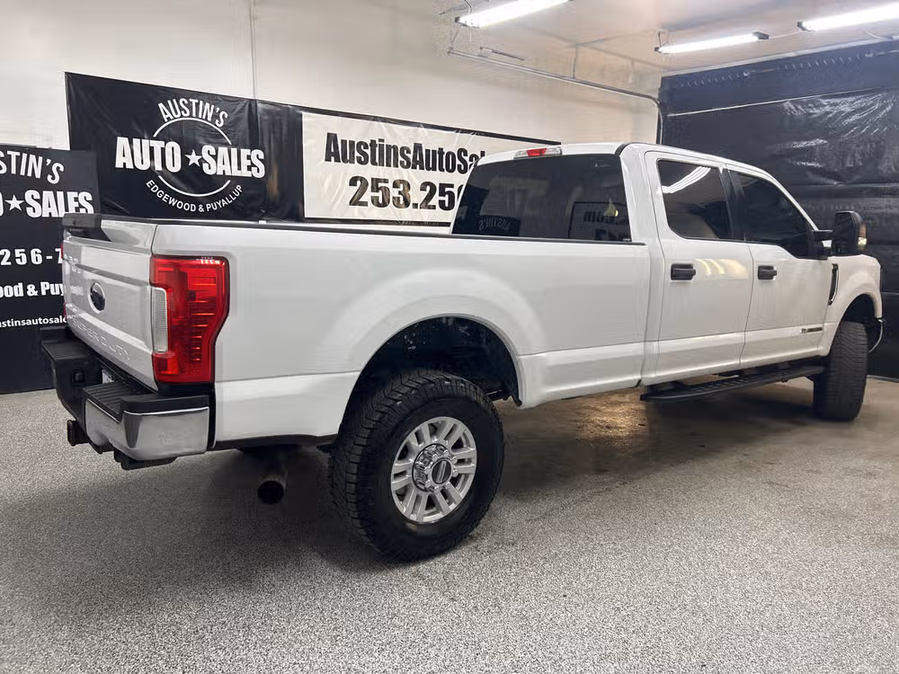 2018 Ford F-350 Super Duty XLT Crew Cab Image 7