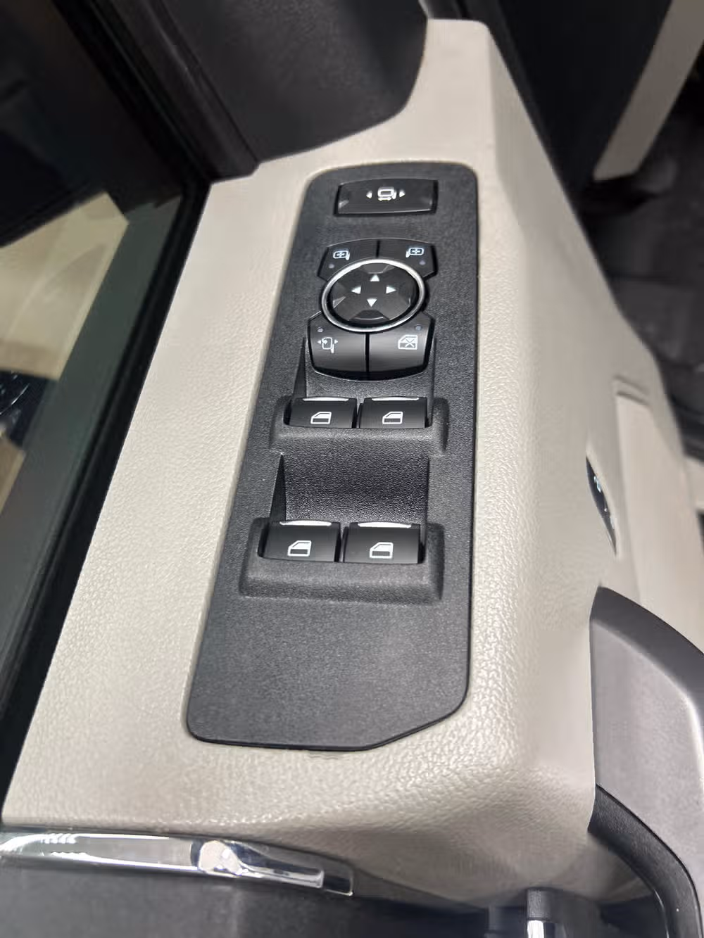 2018 Ford F-350 Super Duty XLT Crew Cab Image 10